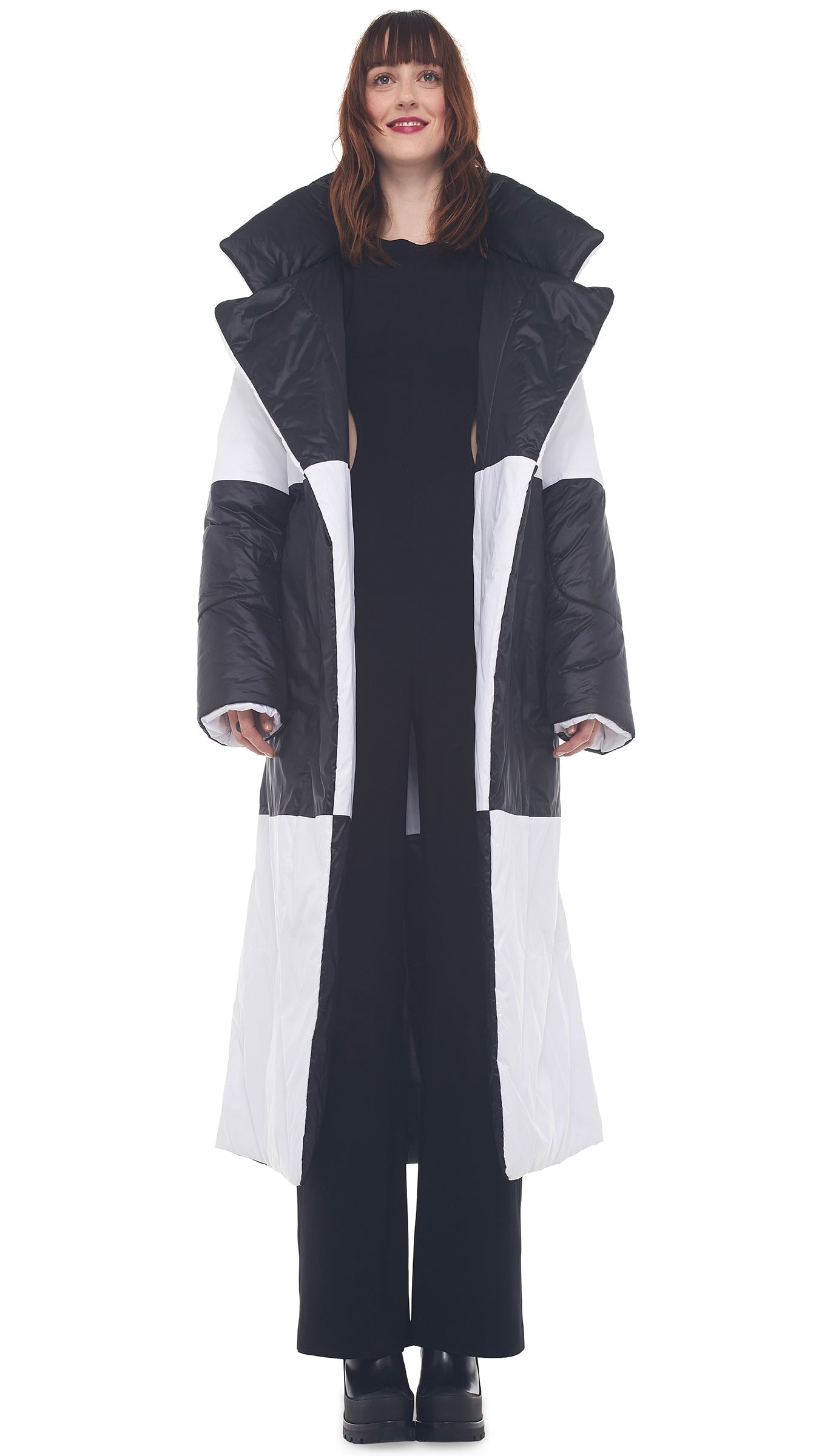 REVERSIBLE SLEEPING BAG COAT Black/White | Norma Kamali Women