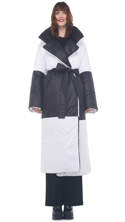 REVERSIBLE SLEEPING BAG COAT Black/White | Norma Kamali Women