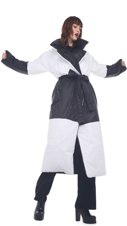 REVERSIBLE SLEEPING BAG COAT Black/White | Norma Kamali Women